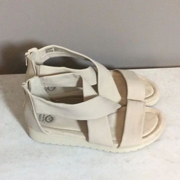 9 Earth Spirit cream strappy zipper back sandals - Picture 3 of 9